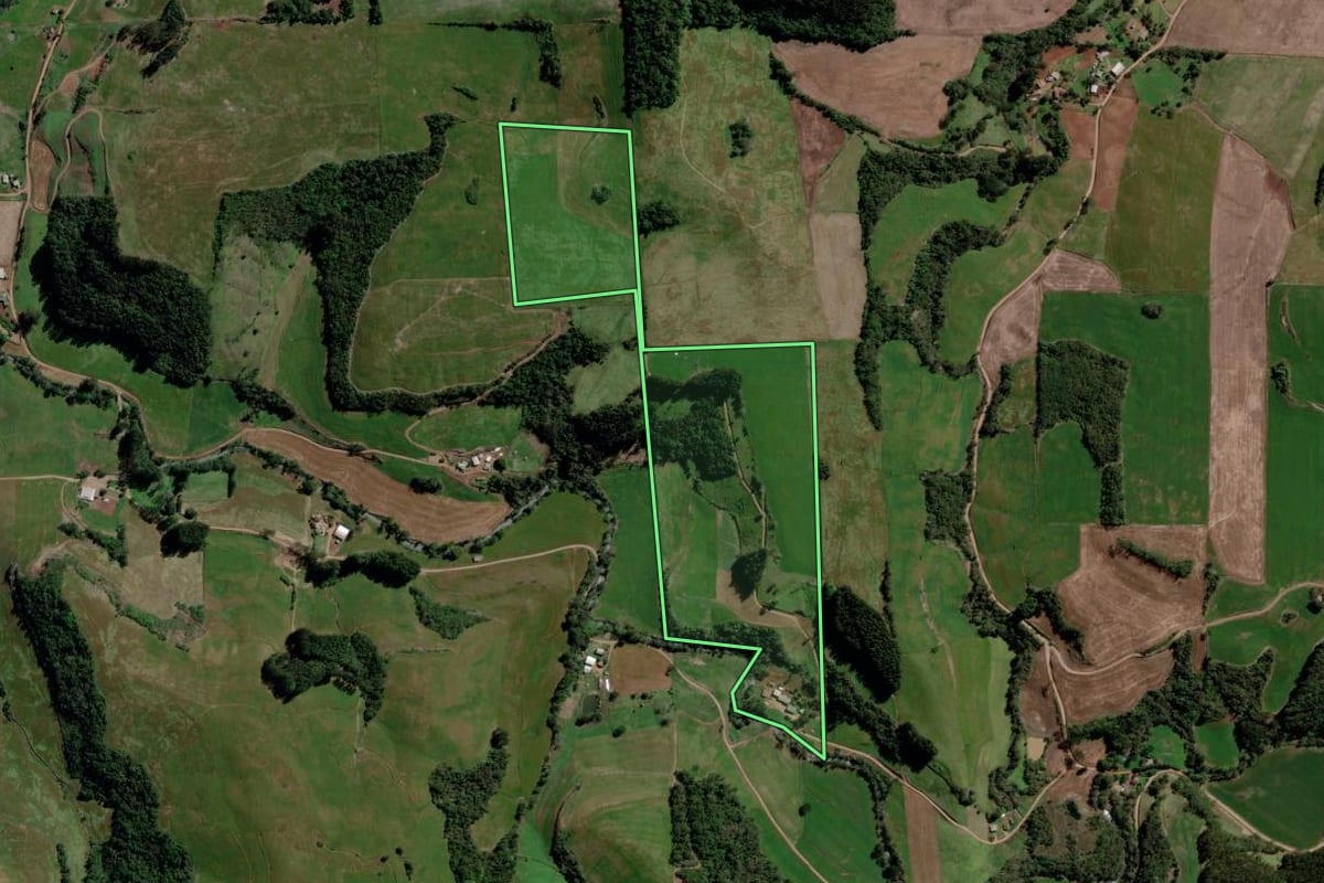 Imagem de satélite do imóvel rural em São Valentim (RS), com o contorno declarado no CAR desenhado por cima.