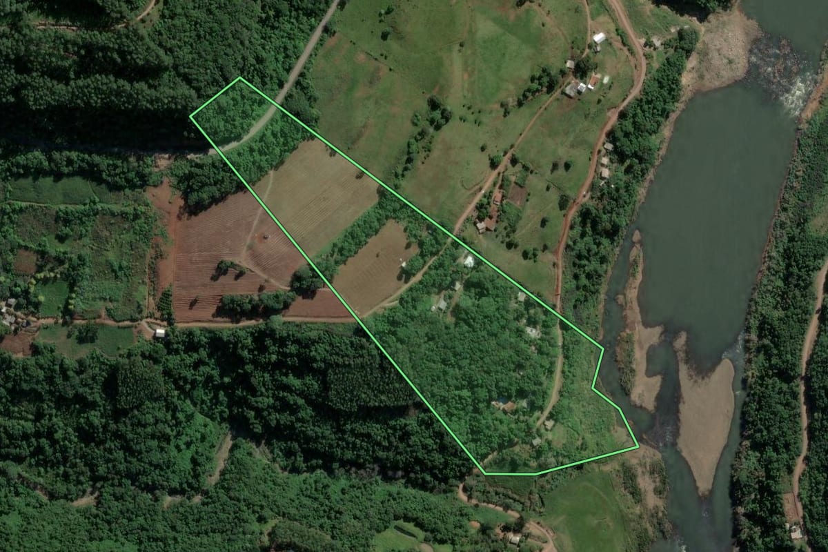 Imagem de satélite do imóvel rural em São Valentim do Sul (RS), com o contorno declarado no CAR desenhado por cima.