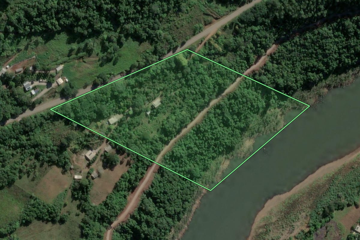 Imagem de satélite do imóvel rural em São Valentim do Sul (RS), com o contorno declarado no CAR desenhado por cima.