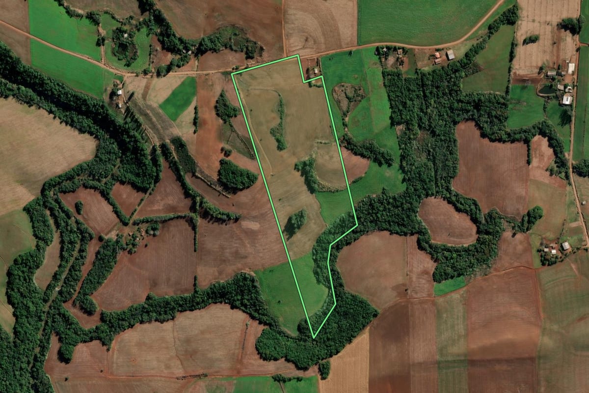 Imagem de satélite do imóvel rural em São Valério do Sul (RS), com o contorno declarado no CAR desenhado por cima.