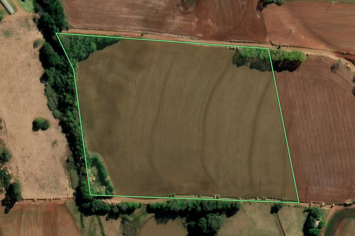 Imagem de satélite do imóvel rural em São Valério do Sul (RS), com o contorno declarado no CAR desenhado por cima.
