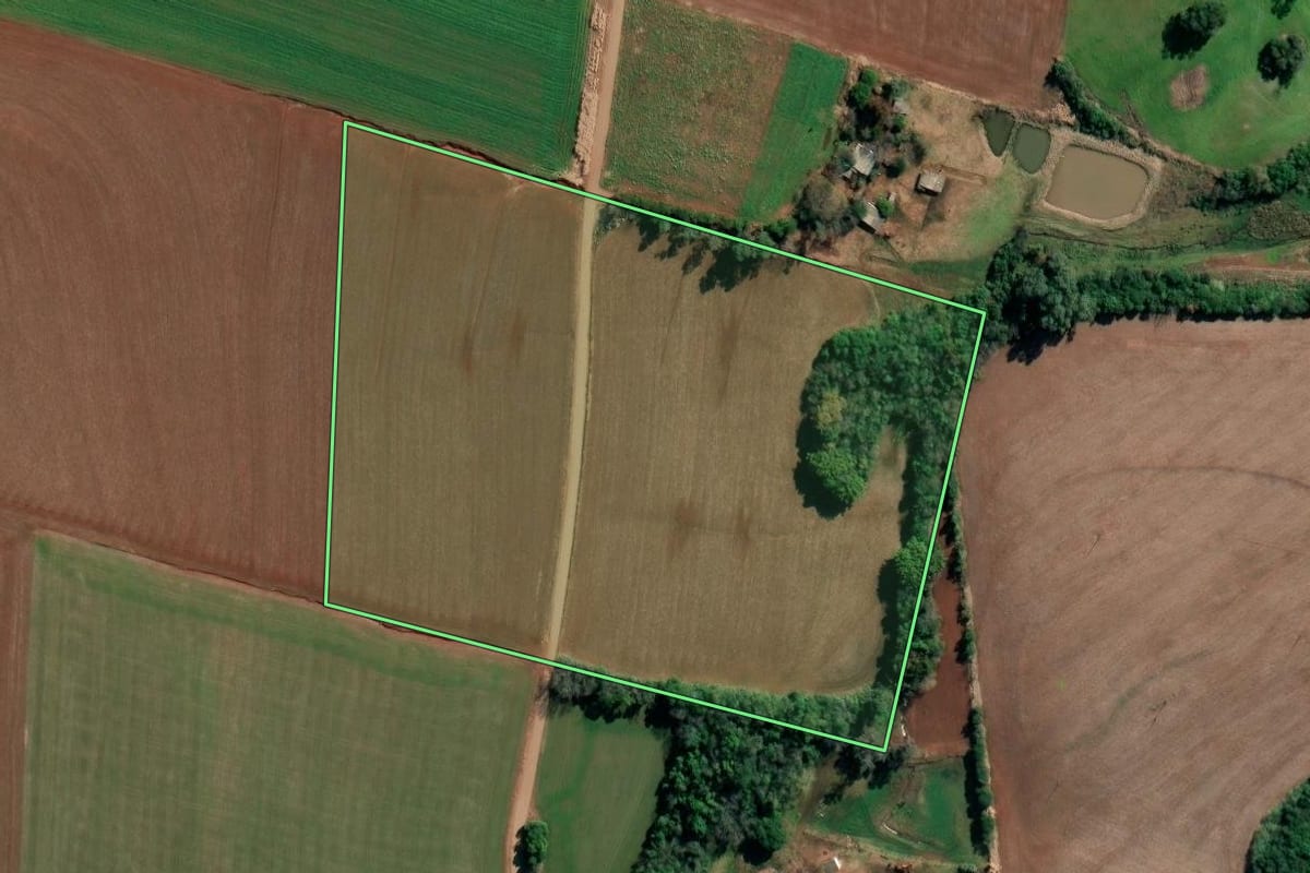 Imagem de satélite do imóvel rural em São Valério do Sul (RS), com o contorno declarado no CAR desenhado por cima.
