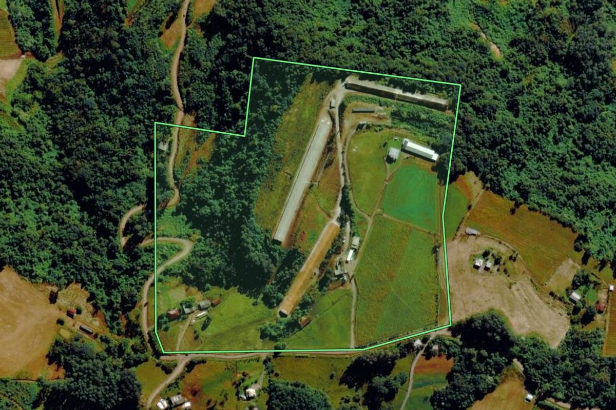 Imagem de satélite do imóvel rural em São Vendelino (RS), com o contorno declarado no CAR desenhado por cima.
