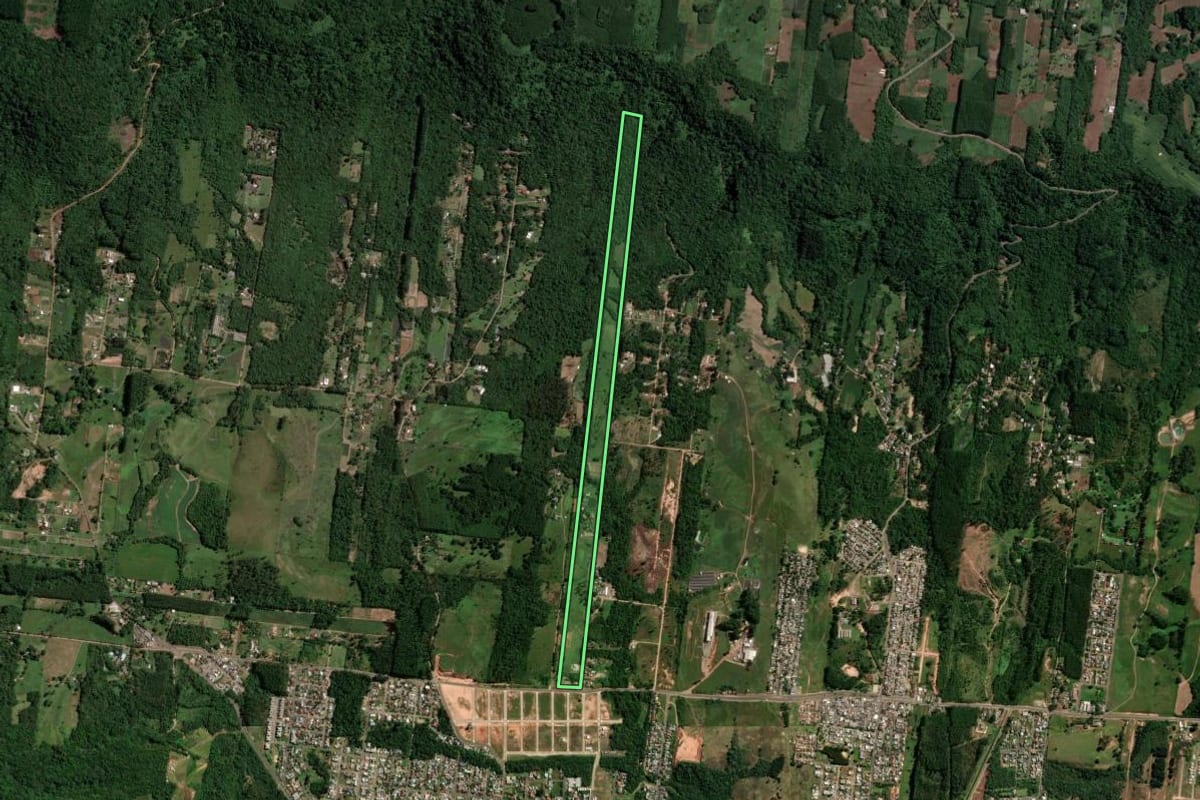 Imagem de satélite do imóvel rural em Sapiranga (RS), com o contorno declarado no CAR desenhado por cima.