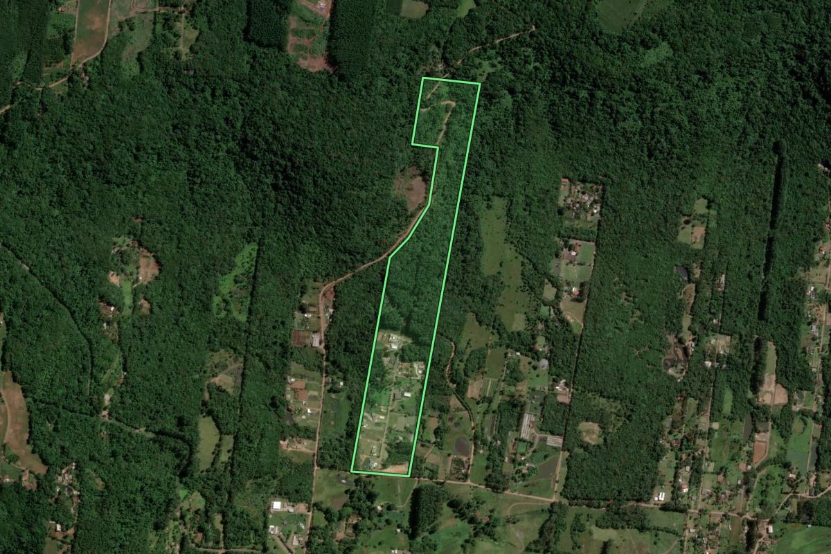 Imagem de satélite do imóvel rural em Sapiranga (RS), com o contorno declarado no CAR desenhado por cima.