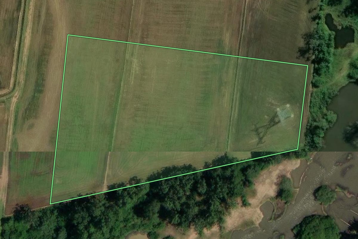Imagem de satélite do imóvel rural em Sapiranga (RS), com o contorno declarado no CAR desenhado por cima.