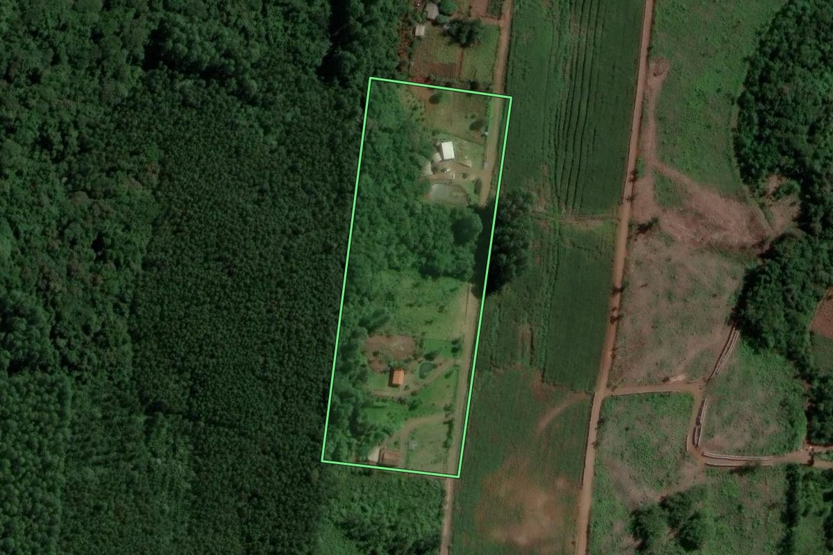 Imagem de satélite do imóvel rural em Sapiranga (RS), com o contorno declarado no CAR desenhado por cima.