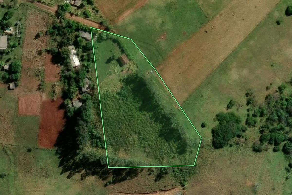 Imagem de satélite do imóvel rural em Sapiranga (RS), com o contorno declarado no CAR desenhado por cima.