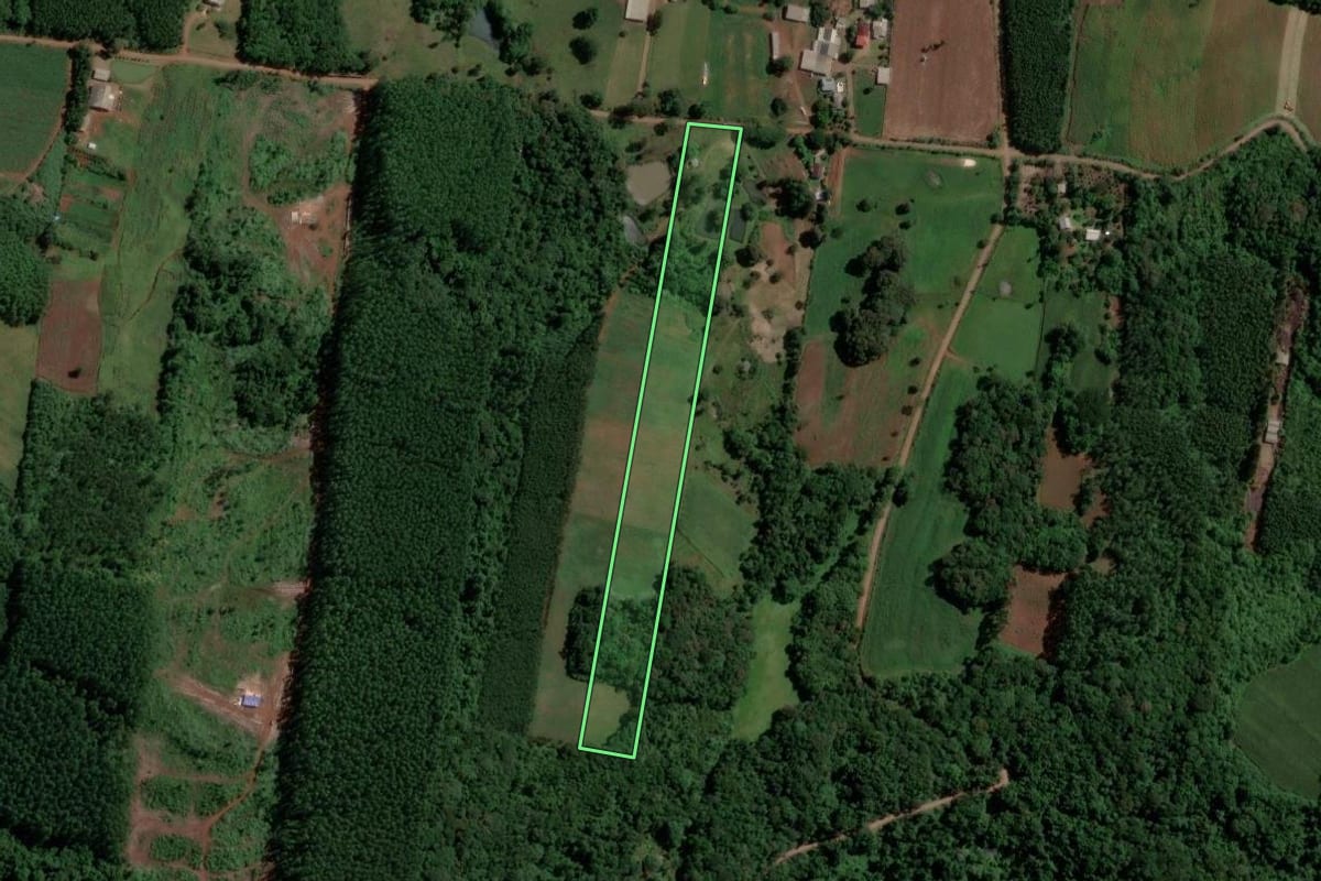 Imagem de satélite do imóvel rural em Sapiranga (RS), com o contorno declarado no CAR desenhado por cima.