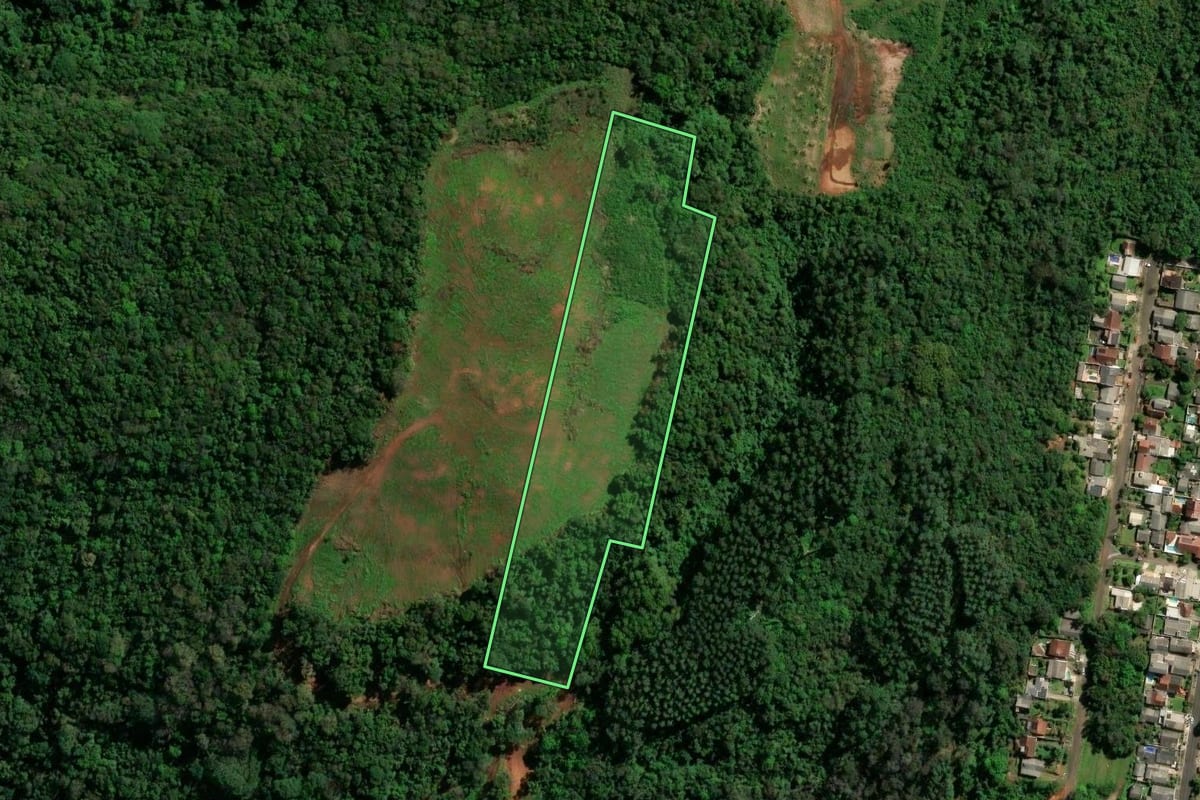 Imagem de satélite do imóvel rural em Sapiranga (RS), com o contorno declarado no CAR desenhado por cima.