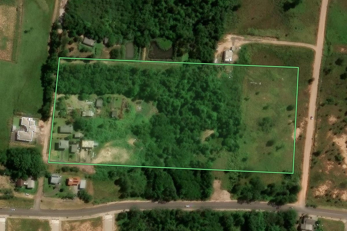 Imagem de satélite do imóvel rural em Sapiranga (RS), com o contorno declarado no CAR desenhado por cima.