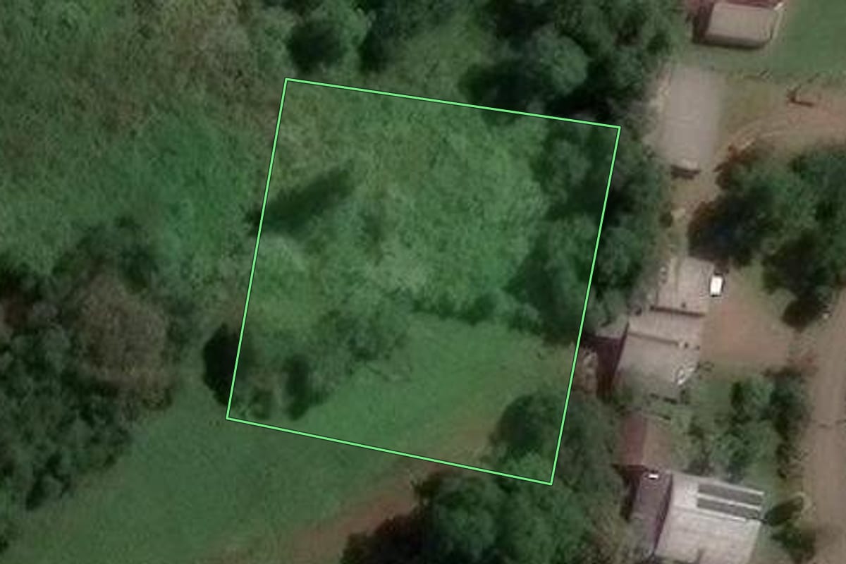 Imagem de satélite do imóvel rural em Sapiranga (RS), com o contorno declarado no CAR desenhado por cima.