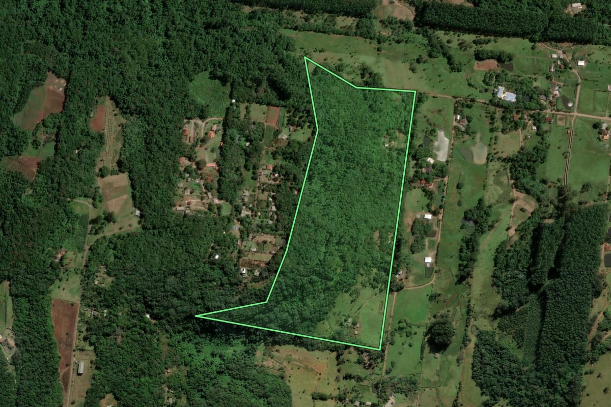 Imagem de satélite do imóvel rural em Sapiranga (RS), com o contorno declarado no CAR desenhado por cima.