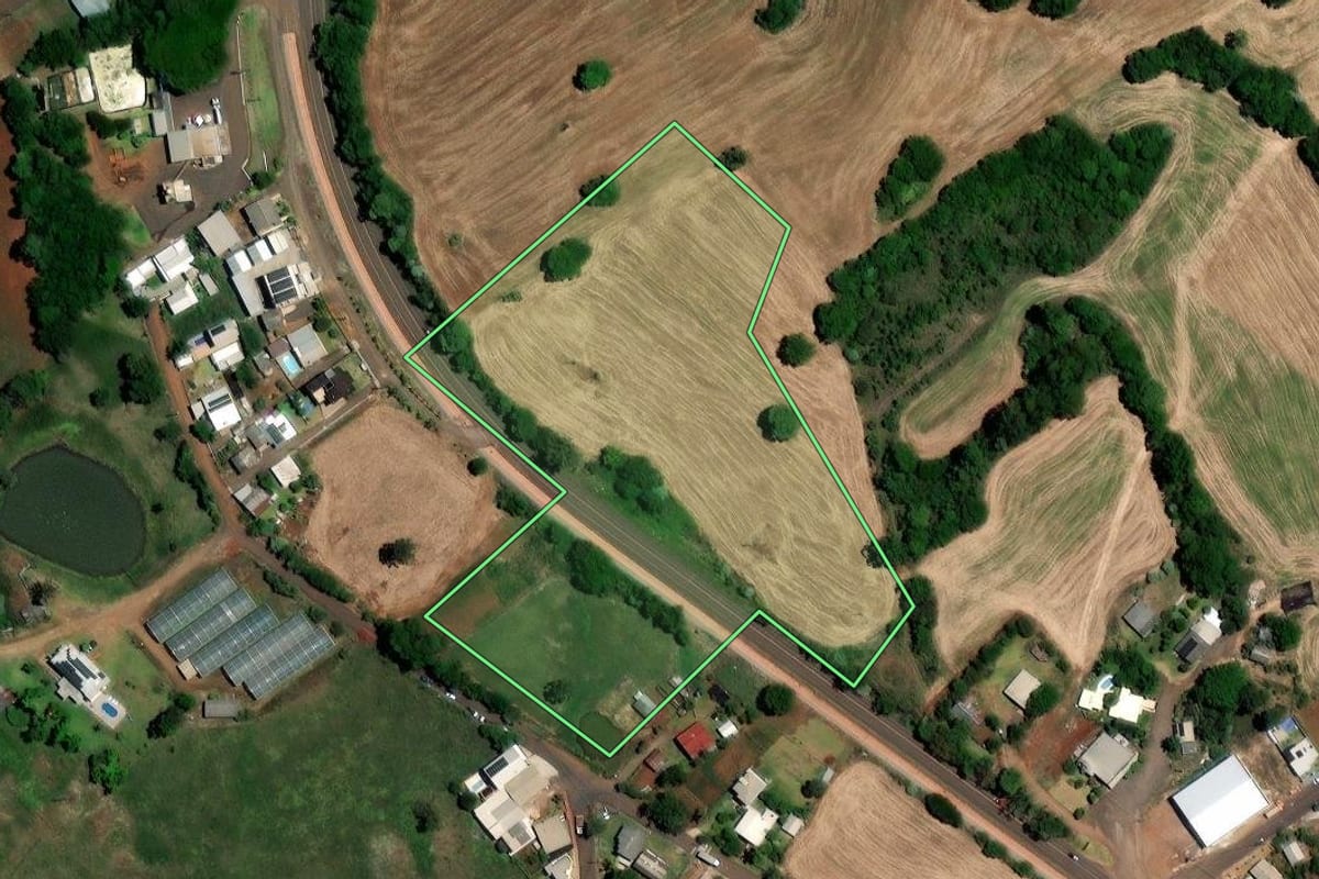 Imagem de satélite do imóvel rural em Sarandi (RS), com o contorno declarado no CAR desenhado por cima.