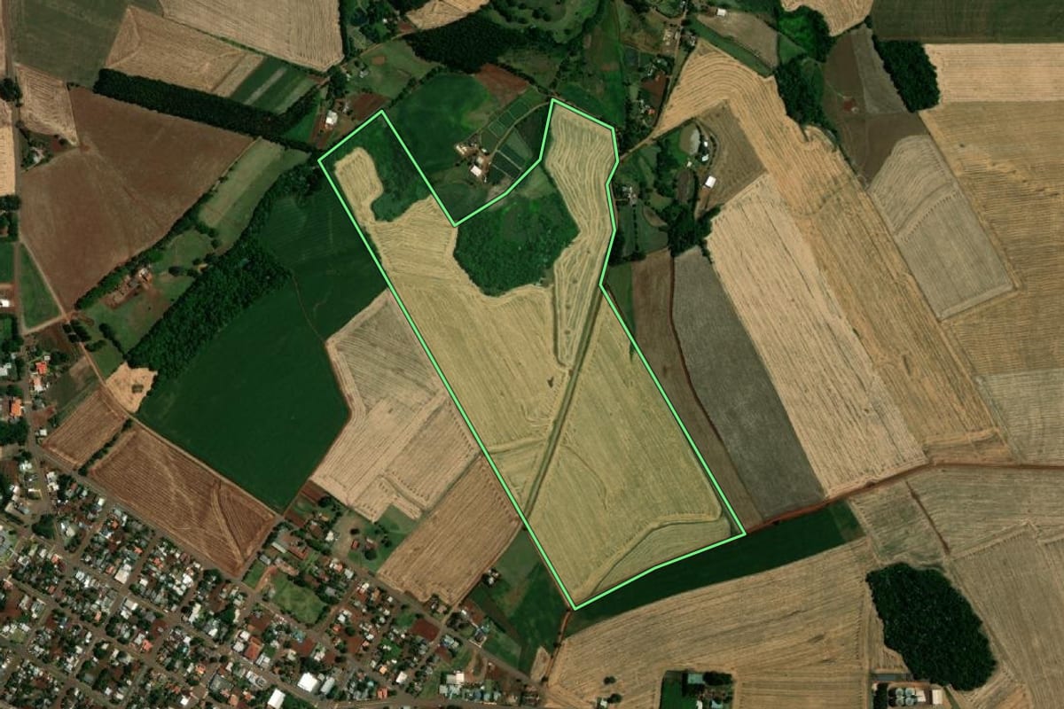 Imagem de satélite do imóvel rural em Sede Nova (RS), com o contorno declarado no CAR desenhado por cima.