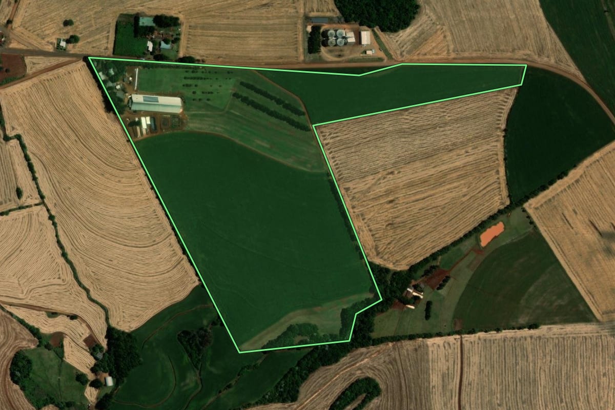 Imagem de satélite do imóvel rural em Sede Nova (RS), com o contorno declarado no CAR desenhado por cima.