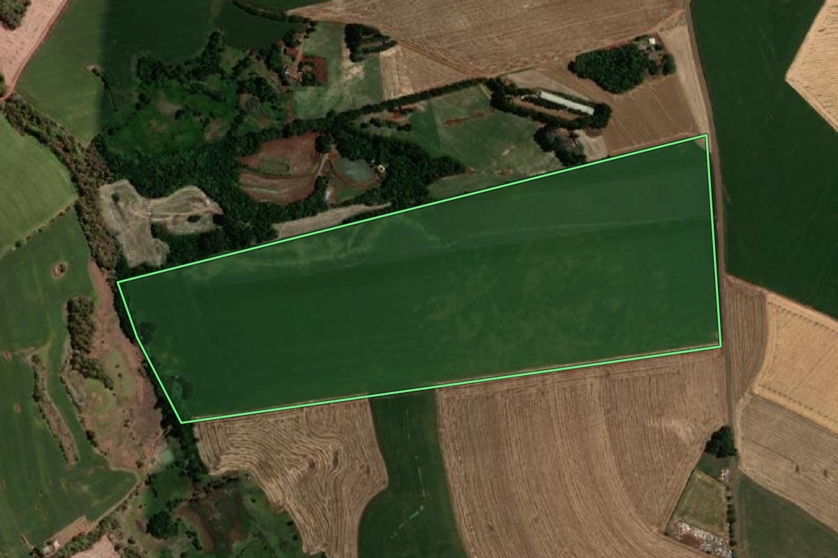 Imagem de satélite do imóvel rural em Sede Nova (RS), com o contorno declarado no CAR desenhado por cima.