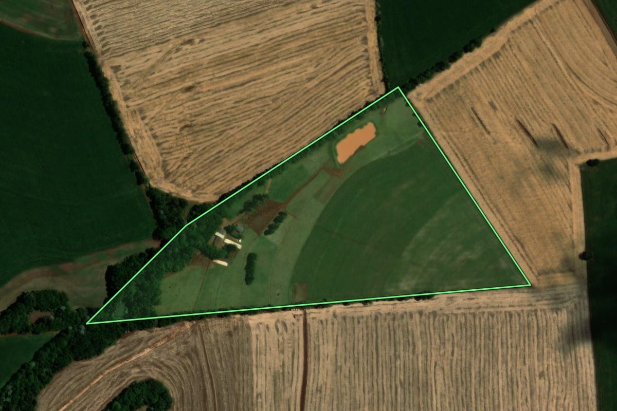 Imagem de satélite do imóvel rural em Sede Nova (RS), com o contorno declarado no CAR desenhado por cima.