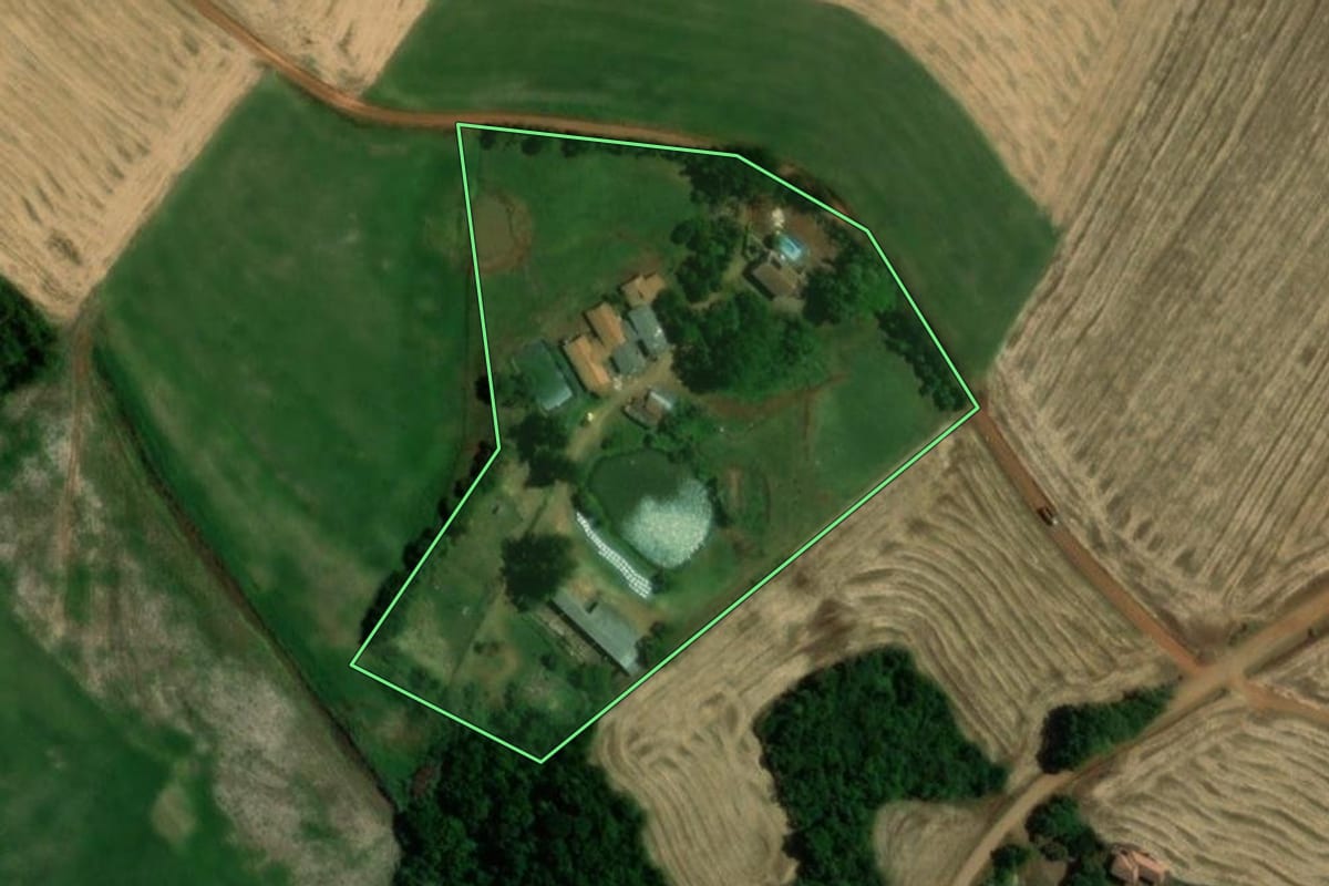 Imagem de satélite do imóvel rural em Sede Nova (RS), com o contorno declarado no CAR desenhado por cima.