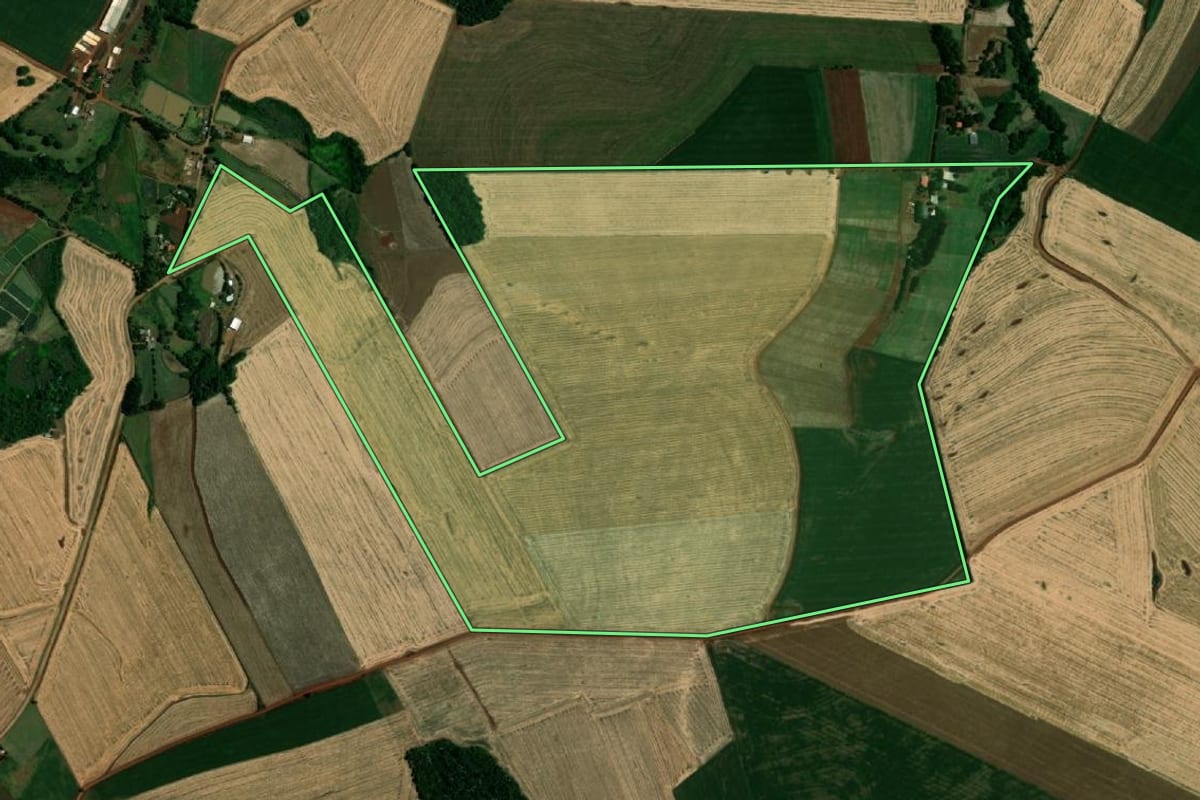 Imagem de satélite do imóvel rural em Sede Nova (RS), com o contorno declarado no CAR desenhado por cima.