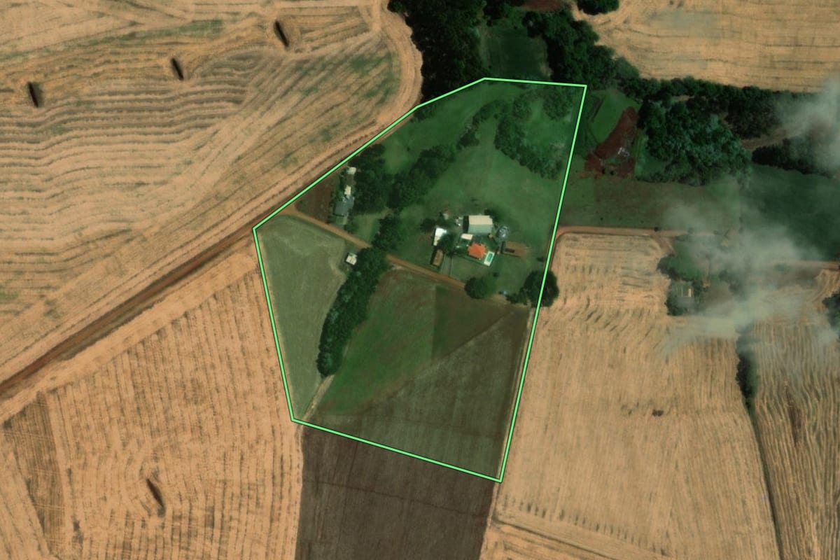 Imagem de satélite do imóvel rural em Sede Nova (RS), com o contorno declarado no CAR desenhado por cima.