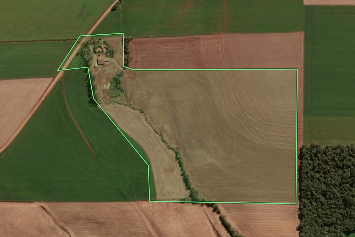 Imagem de satélite do imóvel rural em Selbach (RS), com o contorno declarado no CAR desenhado por cima.