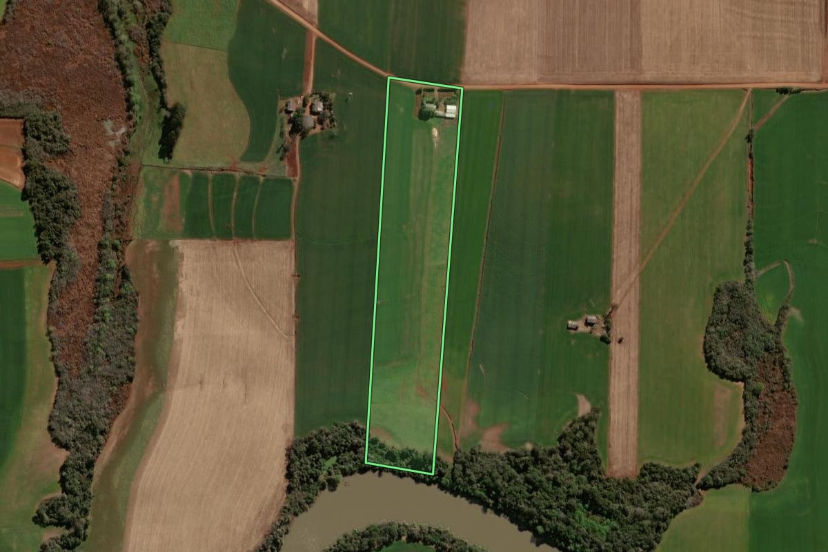 Imagem de satélite do imóvel rural em Selbach (RS), com o contorno declarado no CAR desenhado por cima.