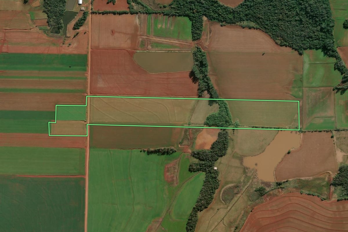 Imagem de satélite do imóvel rural em Senador Salgado Filho (RS), com o contorno declarado no CAR desenhado por cima.