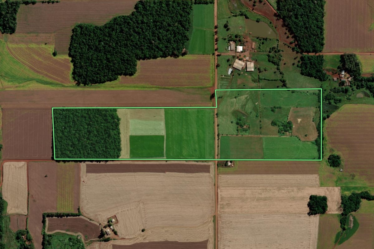 Imagem de satélite do imóvel rural em Senador Salgado Filho (RS), com o contorno declarado no CAR desenhado por cima.