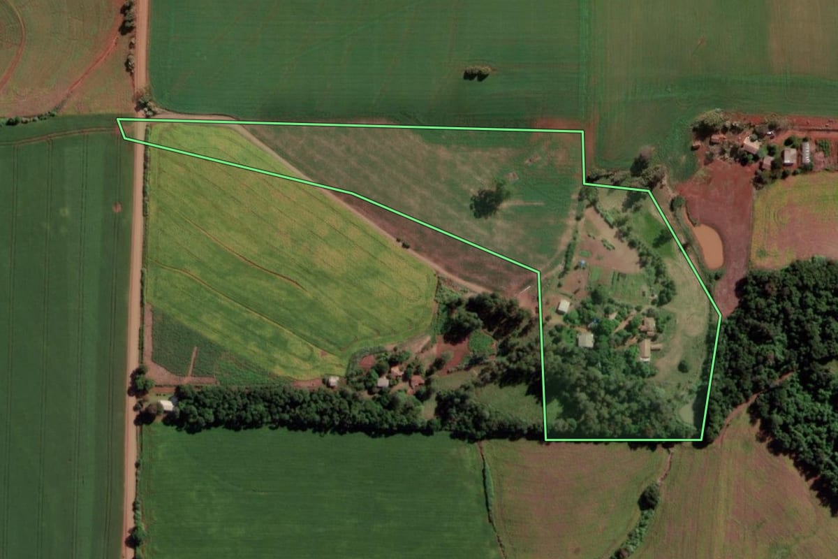 Imagem de satélite do imóvel rural em Senador Salgado Filho (RS), com o contorno declarado no CAR desenhado por cima.