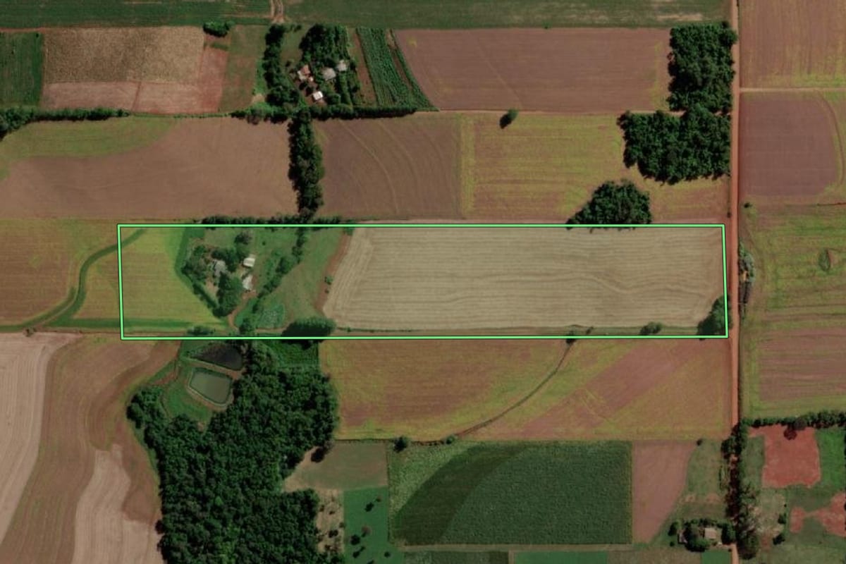 Imagem de satélite do imóvel rural em Senador Salgado Filho (RS), com o contorno declarado no CAR desenhado por cima.