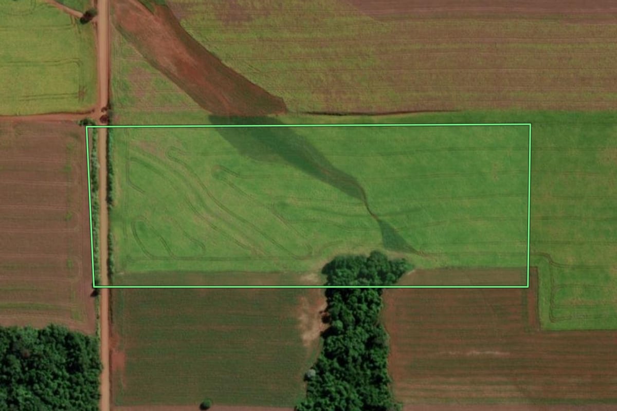 Imagem de satélite do imóvel rural em Senador Salgado Filho (RS), com o contorno declarado no CAR desenhado por cima.