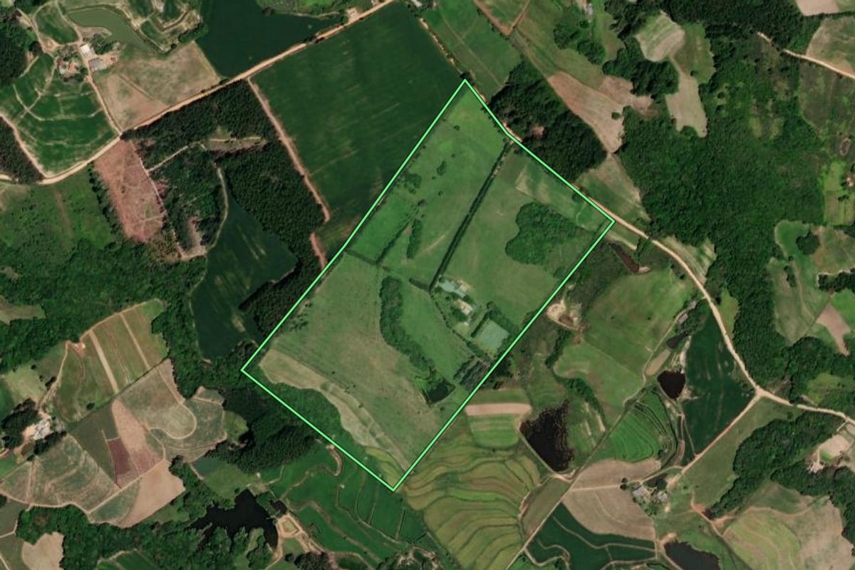 Imagem de satélite do imóvel rural em Sentinela do Sul (RS), com o contorno declarado no CAR desenhado por cima.