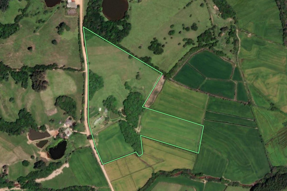 Imagem de satélite do imóvel rural em Sentinela do Sul (RS), com o contorno declarado no CAR desenhado por cima.