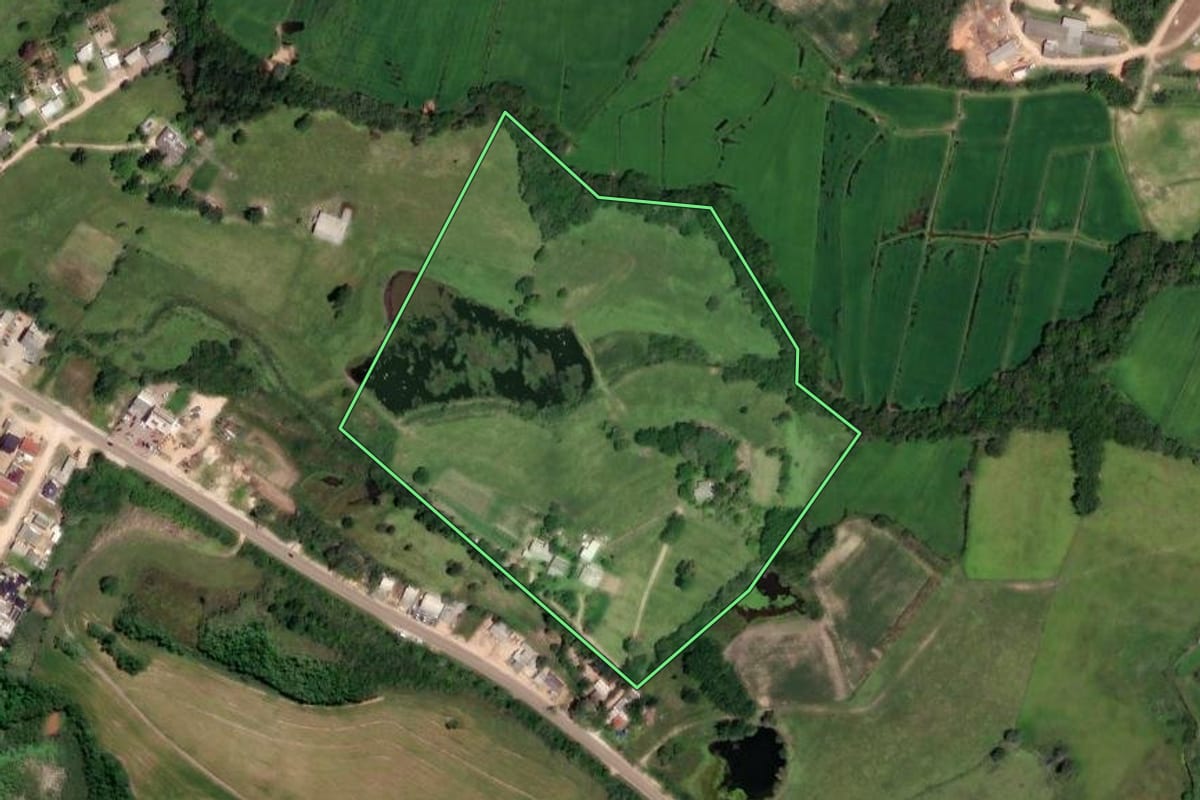 Imagem de satélite do imóvel rural em Sentinela do Sul (RS), com o contorno declarado no CAR desenhado por cima.