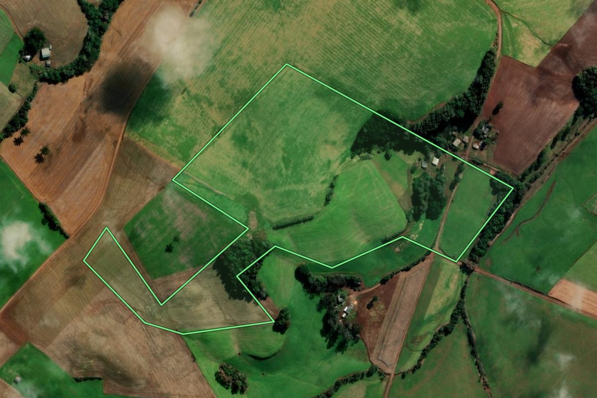 Imagem de satélite do imóvel rural em Sertão (RS), com o contorno declarado no CAR desenhado por cima.