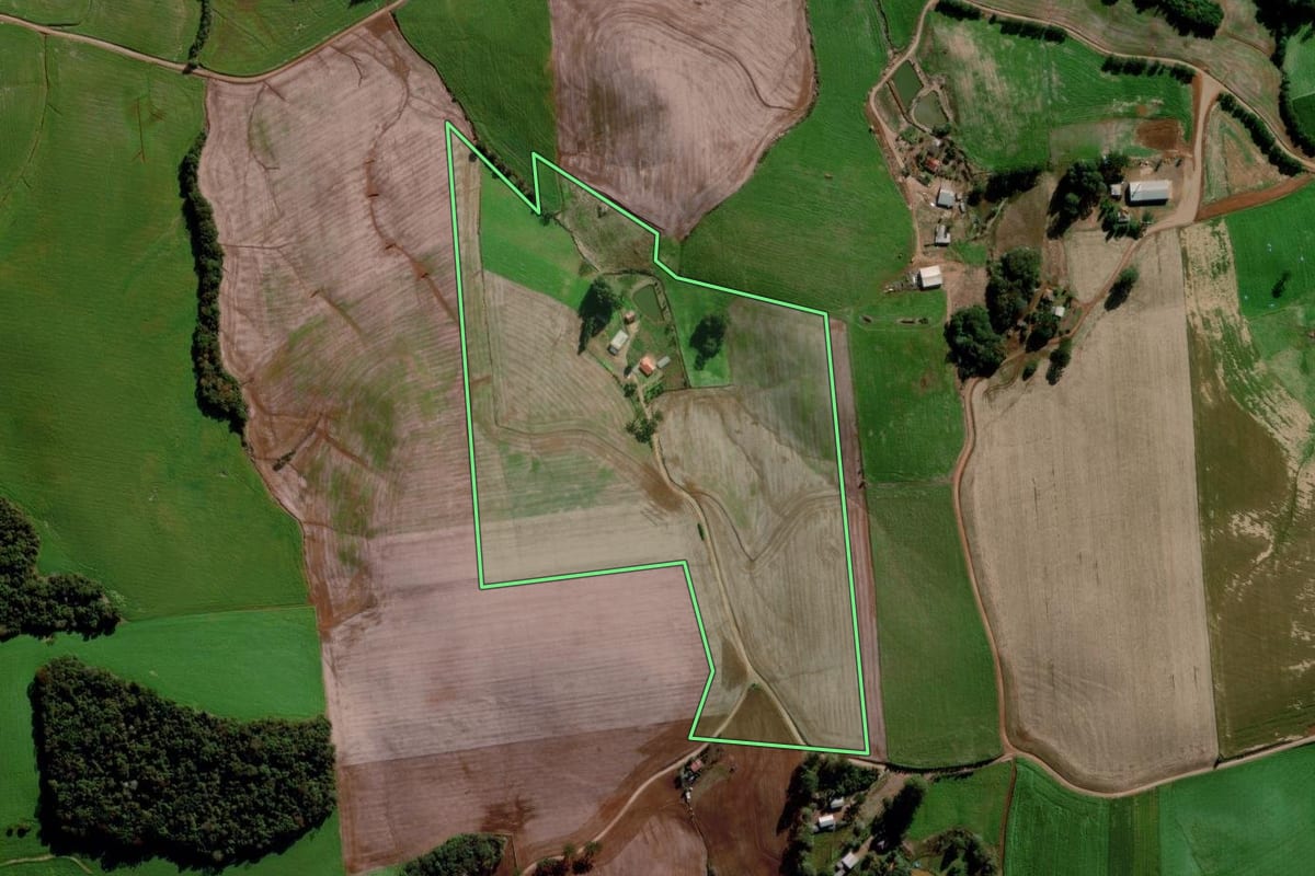 Imagem de satélite do imóvel rural em Sertão (RS), com o contorno declarado no CAR desenhado por cima.