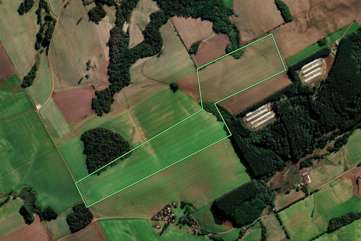 Imagem de satélite do imóvel rural em Sertão (RS), com o contorno declarado no CAR desenhado por cima.