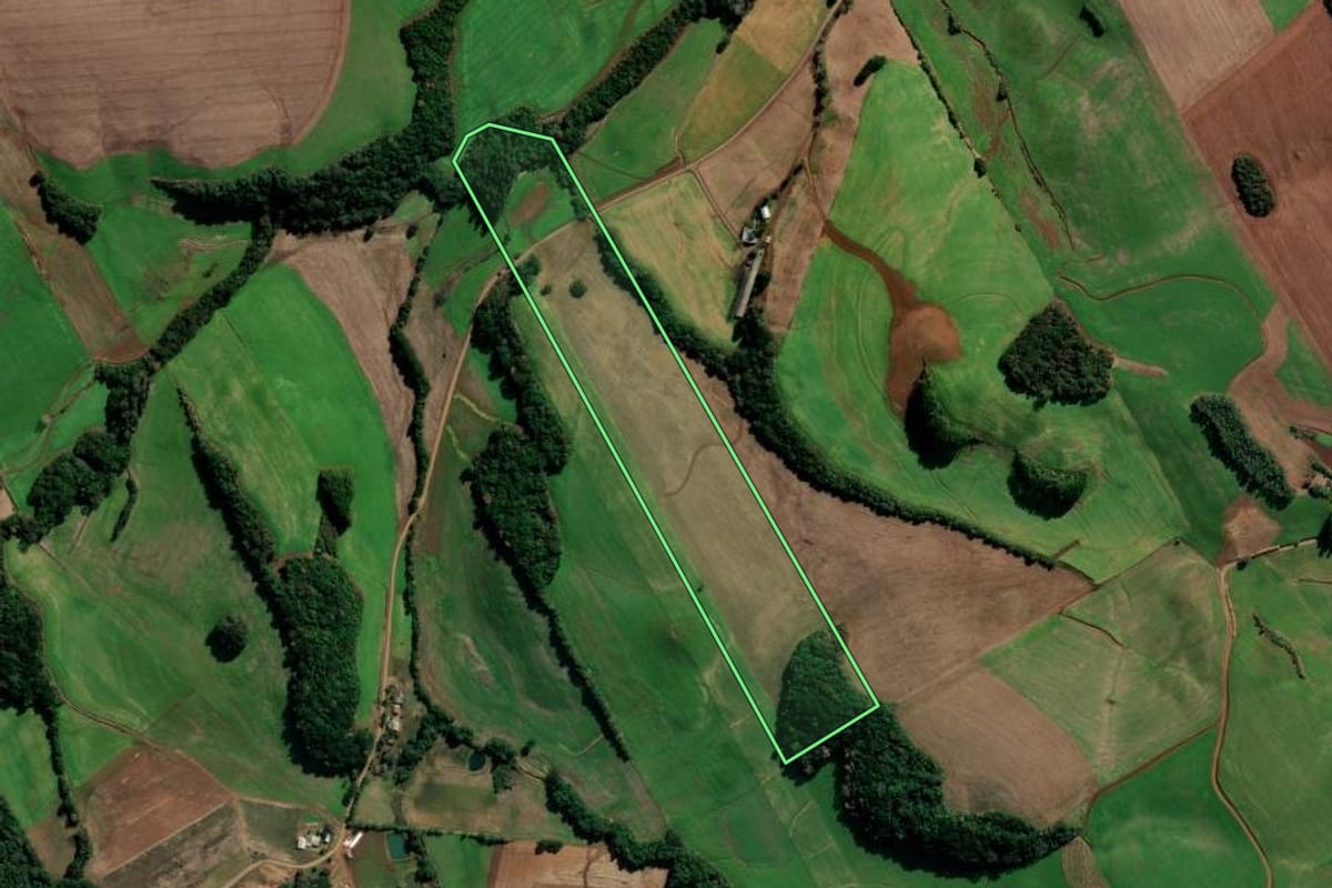 Imagem de satélite do imóvel rural em Sertão (RS), com o contorno declarado no CAR desenhado por cima.