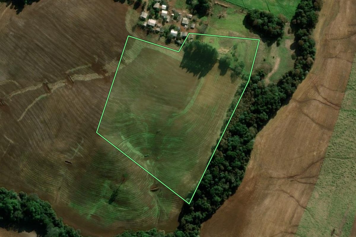 Imagem de satélite do imóvel rural em Sertão (RS), com o contorno declarado no CAR desenhado por cima.