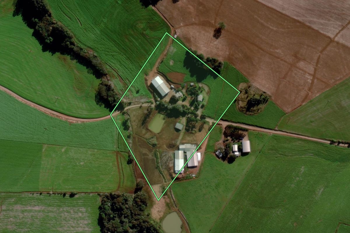 Imagem de satélite do imóvel rural em Sertão (RS), com o contorno declarado no CAR desenhado por cima.