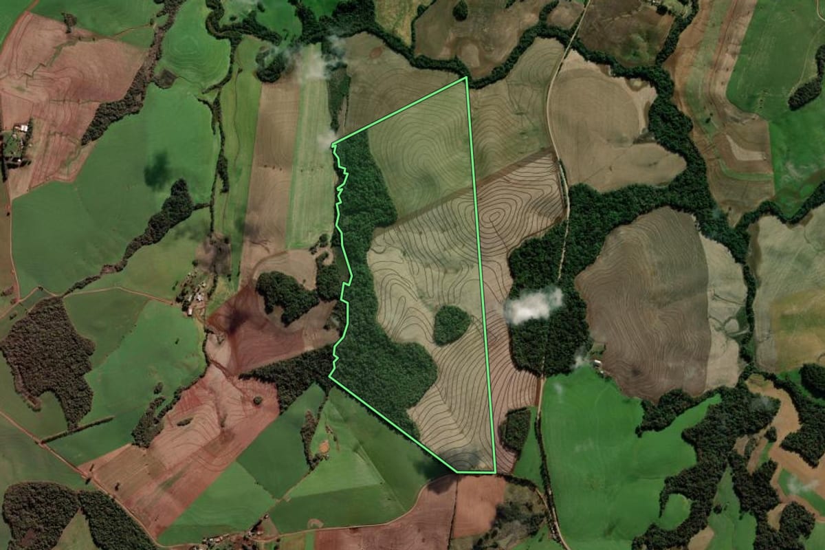 Imagem de satélite do imóvel rural em Sertão (RS), com o contorno declarado no CAR desenhado por cima.