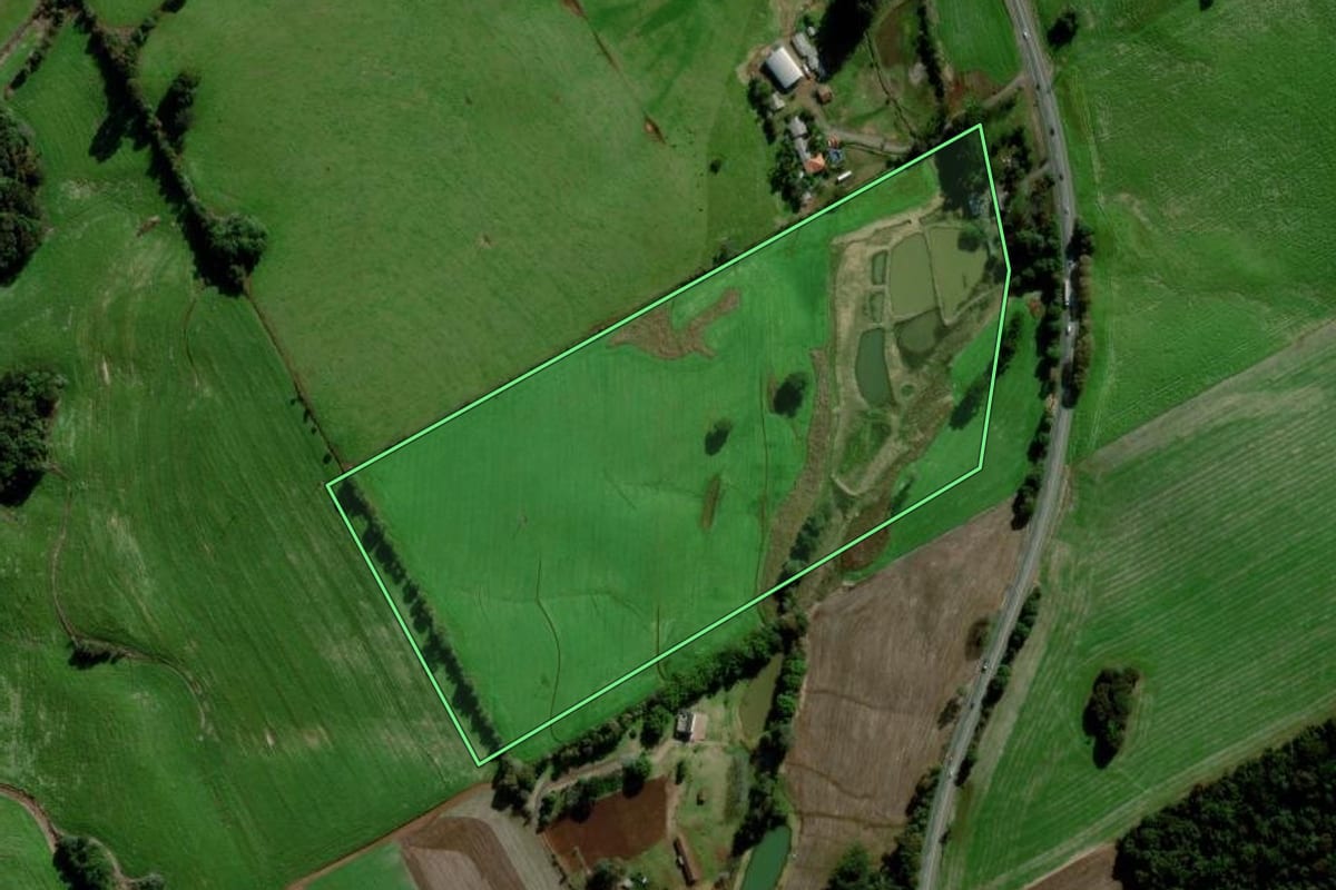 Imagem de satélite do imóvel rural em Sertão (RS), com o contorno declarado no CAR desenhado por cima.