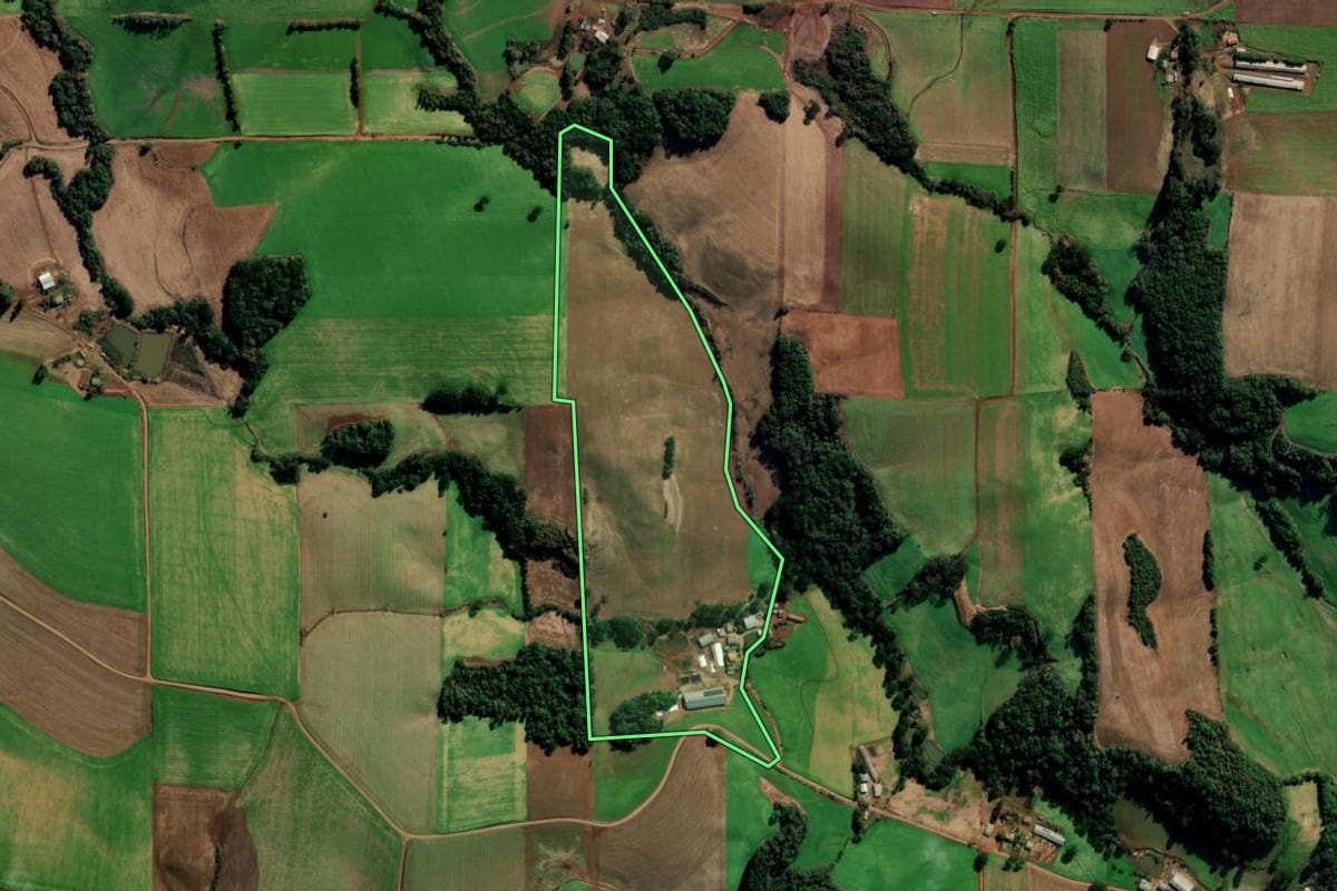 Imagem de satélite do imóvel rural em Sertão (RS), com o contorno declarado no CAR desenhado por cima.