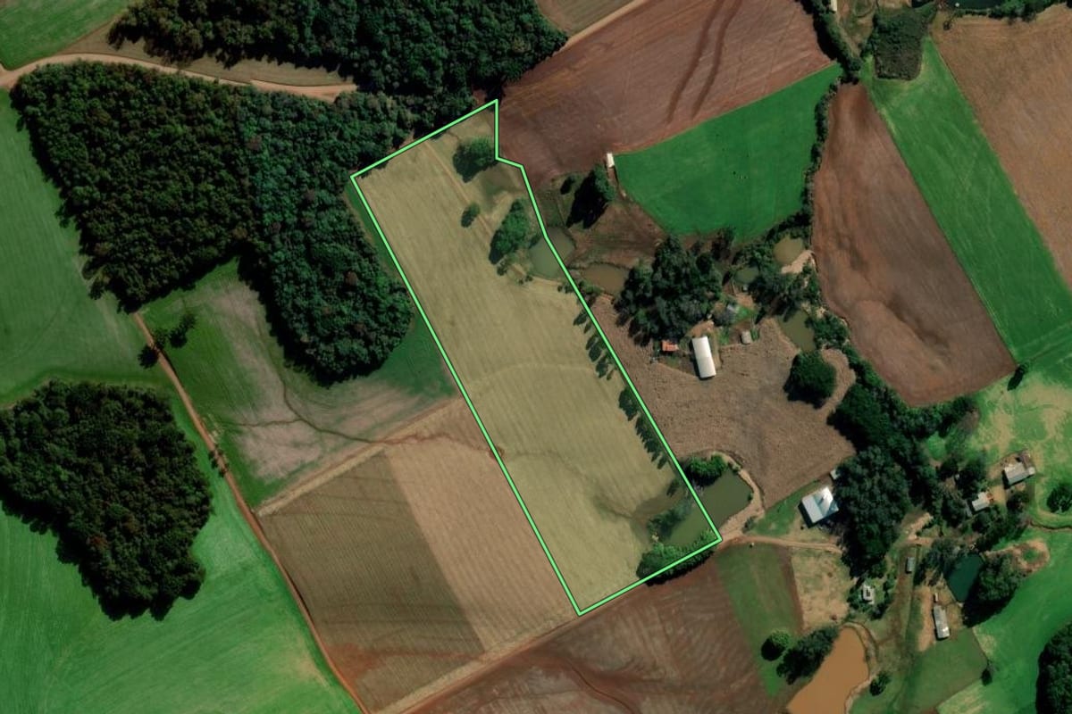 Imagem de satélite do imóvel rural em Sertão (RS), com o contorno declarado no CAR desenhado por cima.
