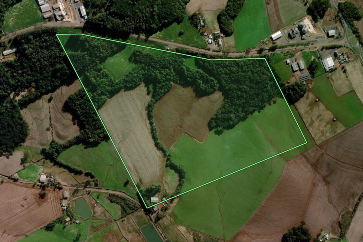 Imagem de satélite do imóvel rural em Sertão (RS), com o contorno declarado no CAR desenhado por cima.