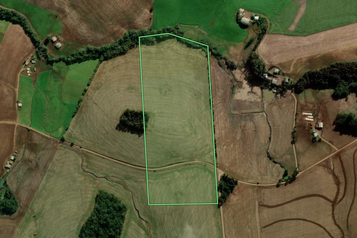 Imagem de satélite do imóvel rural em Sertão (RS), com o contorno declarado no CAR desenhado por cima.