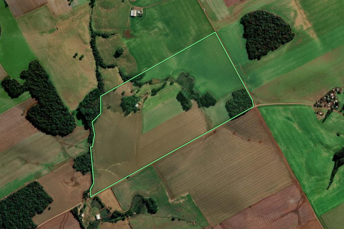 Imagem de satélite do imóvel rural em Sertão (RS), com o contorno declarado no CAR desenhado por cima.
