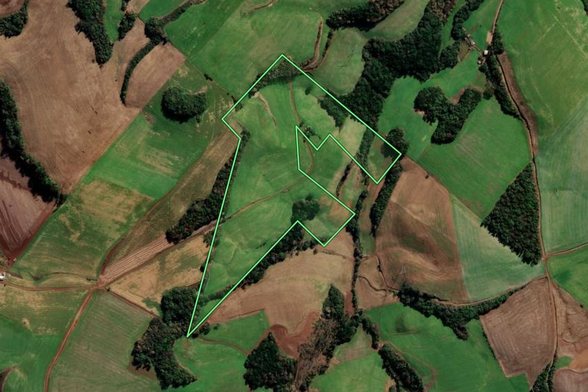 Imagem de satélite do imóvel rural em Sertão (RS), com o contorno declarado no CAR desenhado por cima.