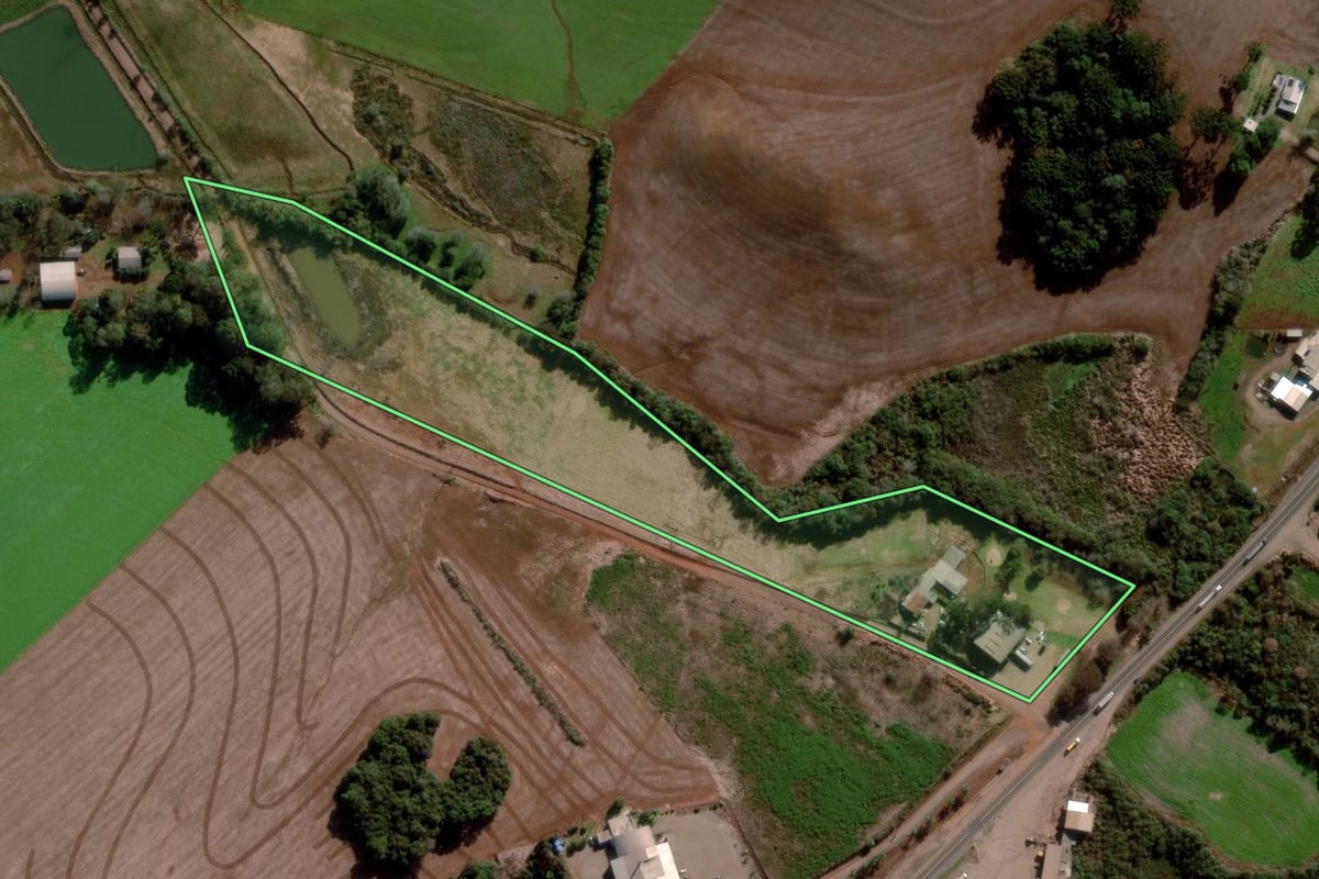 Imagem de satélite do imóvel rural em Sertão (RS), com o contorno declarado no CAR desenhado por cima.